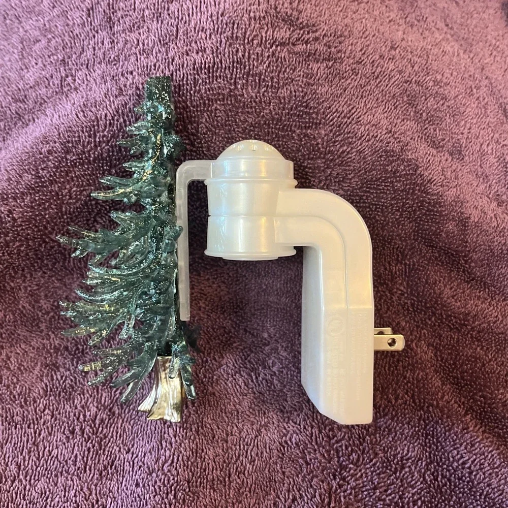Bath & Body Works Natural Pine Tree Nightlight Wallflower Diffuser Plug-In - Picture 7 of 10